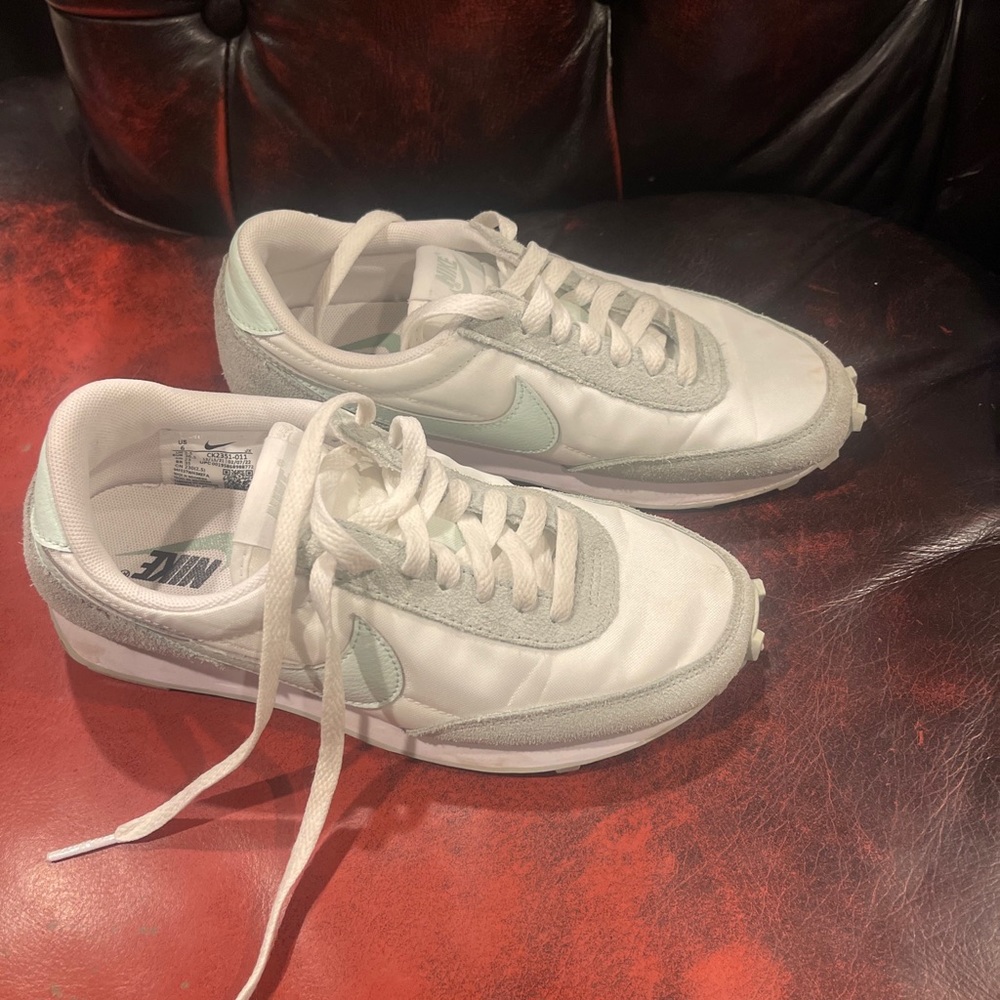 Nike shoes - Picture 2 of 6